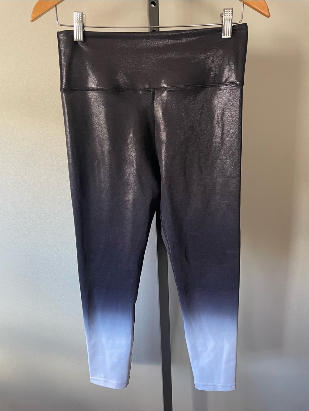 Zyia Ombre Leggings Activewear Workout Pants Shiny Metallic Size 8-10 Medium